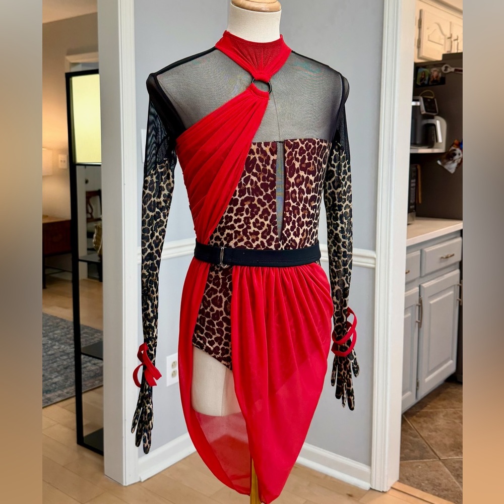 Red cheetah costume - Picture 2 of 4